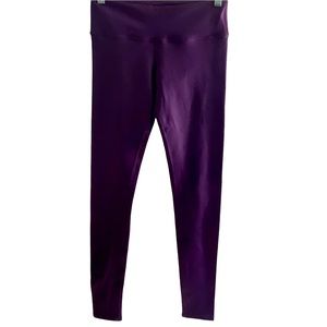 Alo yoga leggings Size small color purple